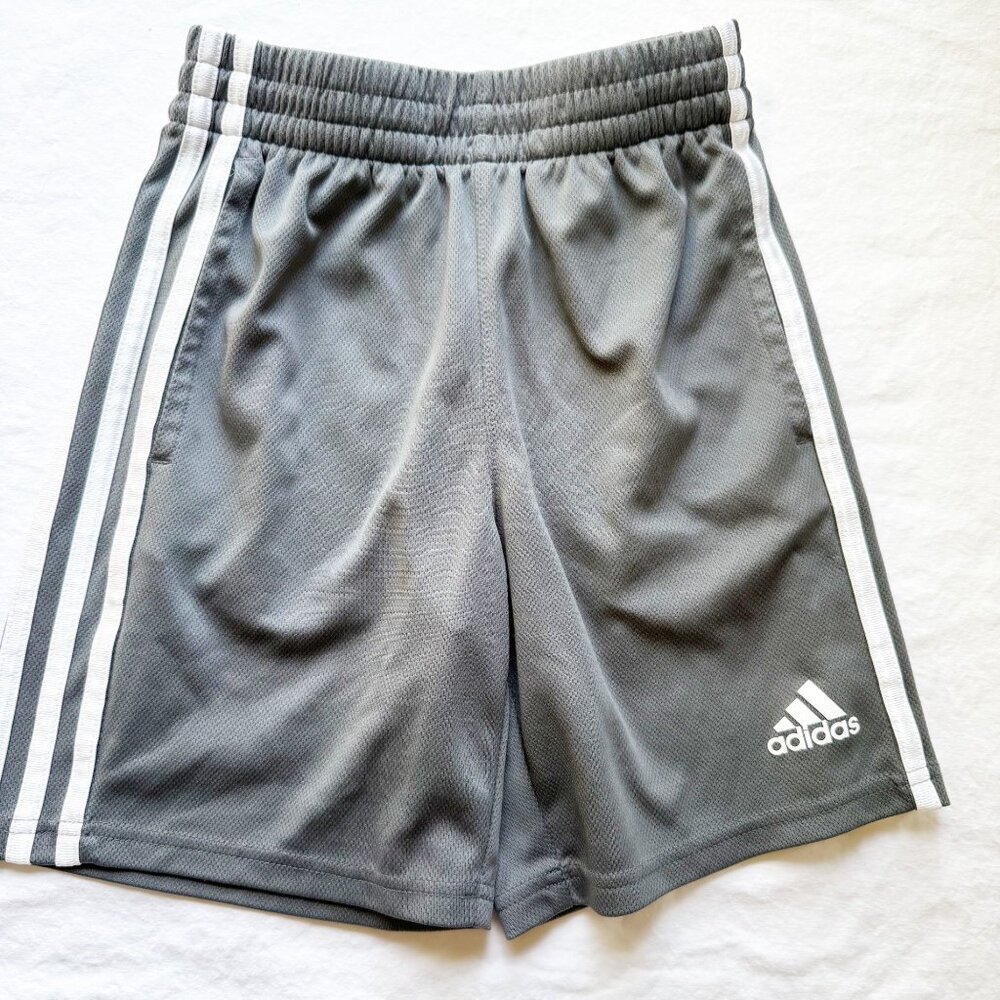 Adidas Boys Classic Three-Stripe Gray Athletic Shorts size S (8)